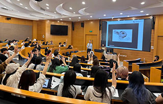 【BCU名師中國(guó)行回顧】Andrew Kulman教授：用幽默與創(chuàng)意點(diǎn)亮設(shè)計(jì)之光，深度解析