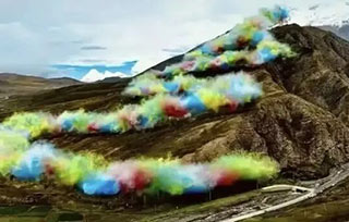 “升龍”還是“翻車(chē)”？始祖鳥(niǎo)×蔡國(guó)強(qiáng)事件背后的時(shí)尚與藝術(shù)教育啟示